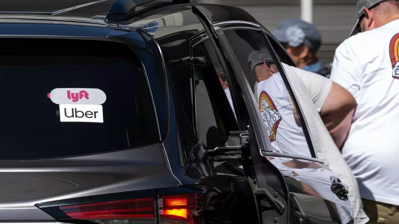 Passengers using Uber and Lyft rideshare services at O’Hare Airport